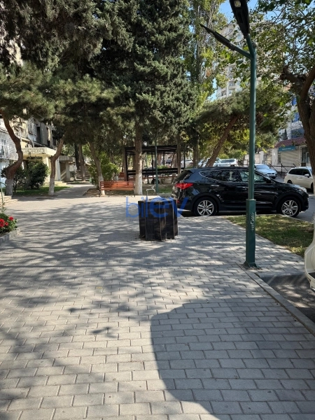 Satış 2 otaqlı Köhnə Tikili bina evi  70m², Bakı