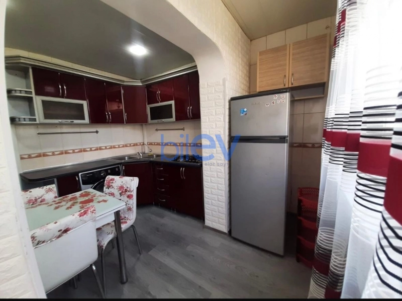 Satış 2 otaqlı Köhnə Tikili bina evi  70m², Bakı