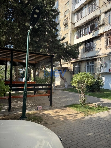Satış 2 otaqlı Köhnə Tikili bina evi  70m², Bakı