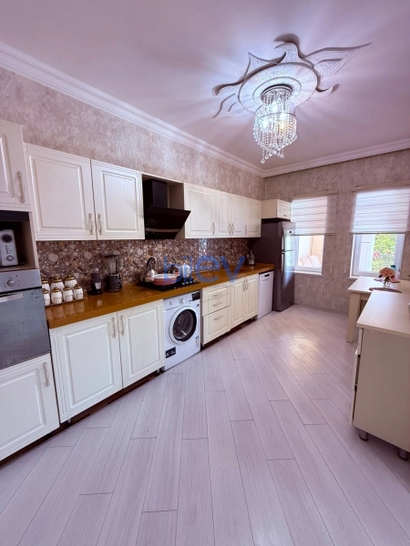 Aylıq Kirayə 5 otaqlı Həyət evi  400m², Bakı