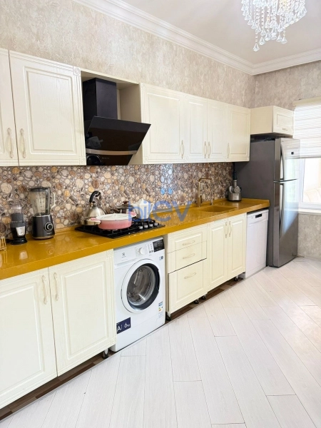 Aylıq Kirayə 5 otaqlı Həyət evi  400m², Bakı