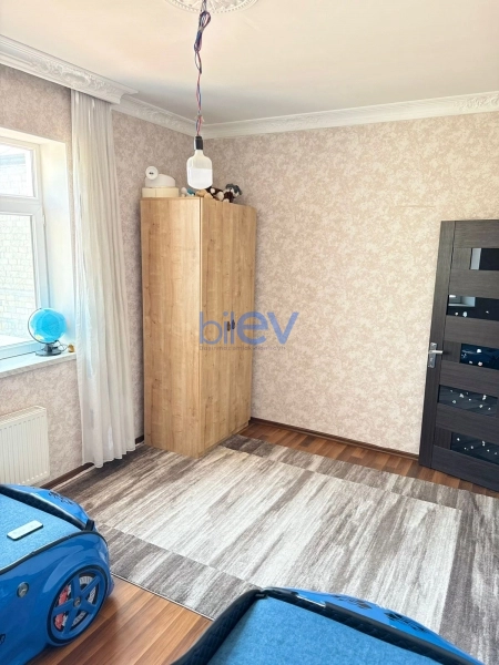 Aylıq Kirayə 5 otaqlı Həyət evi  400m², Bakı