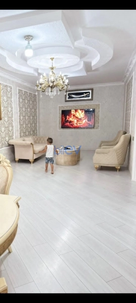 Aylıq Kirayə 5 otaqlı Həyət evi  400m², Bakı