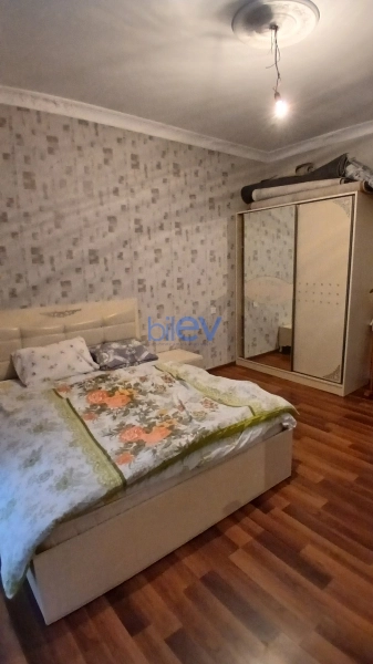 Aylıq Kirayə 5 otaqlı Həyət evi  400m², Bakı