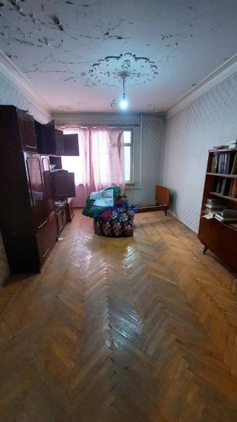 Satış 3 otaqlı Köhnə Tikili bina evi  85m², Bakı