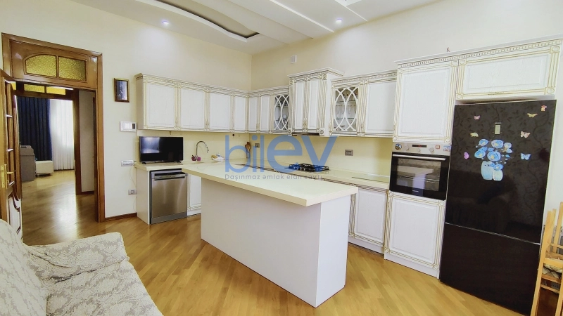 Aylıq Kirayə 9 otaqlı Həyət evi  560m², Bakı