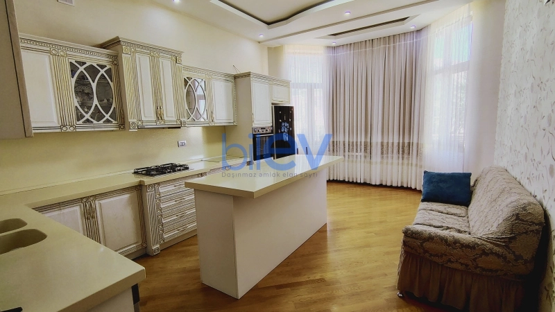 Aylıq Kirayə 9 otaqlı Həyət evi  560m², Bakı