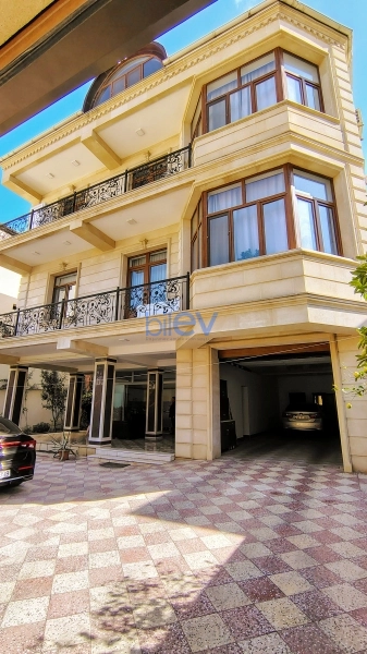 Aylıq Kirayə 9 otaqlı Həyət evi  560m², Bakı