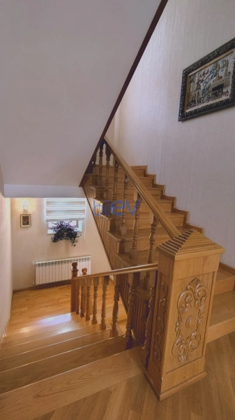 Aylıq Kirayə 9 otaqlı Həyət evi  560m², Bakı