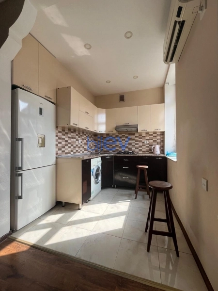 Satış 2 otaqlı Köhnə Tikili bina evi  50m², Bakı