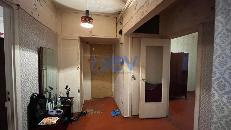 Satış 3 otaqlı Köhnə Tikili bina evi  70m², Bakı