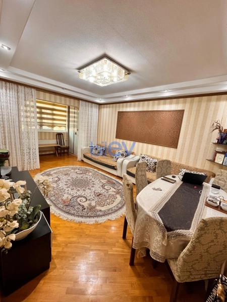 Satış 3 otaqlı Köhnə Tikili bina evi  70m², Sumqayıt