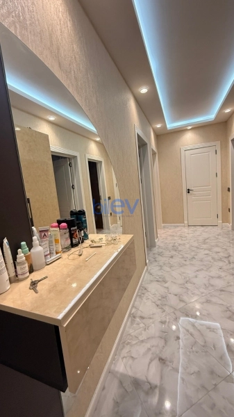 Aylıq Kirayə 3 otaqlı Yeni Tikili bina evi  101m², Bakı