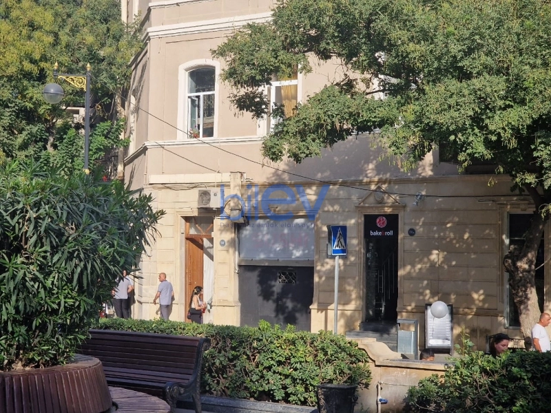 Satış 2 otaqlı Köhnə Tikili bina evi  75m², Bakı