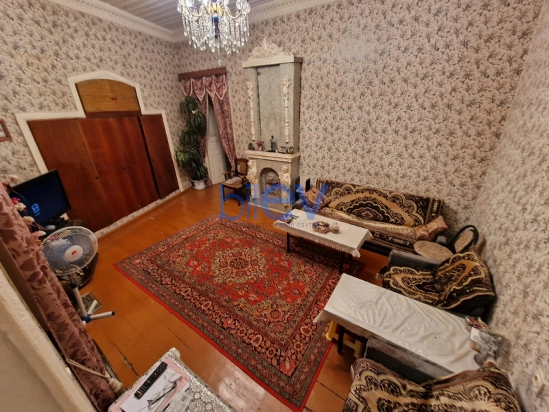 Satış 2 otaqlı Köhnə Tikili bina evi  75m², Bakı