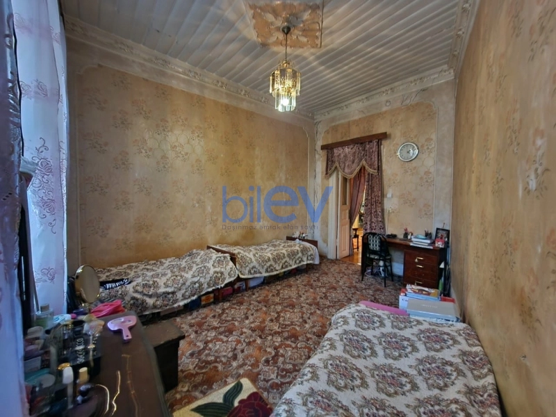 Satış 2 otaqlı Köhnə Tikili bina evi  75m², Bakı