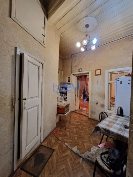 Satış 2 otaqlı Köhnə Tikili bina evi  75m², Bakı