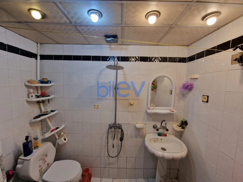 Satış 2 otaqlı Köhnə Tikili bina evi  75m², Bakı