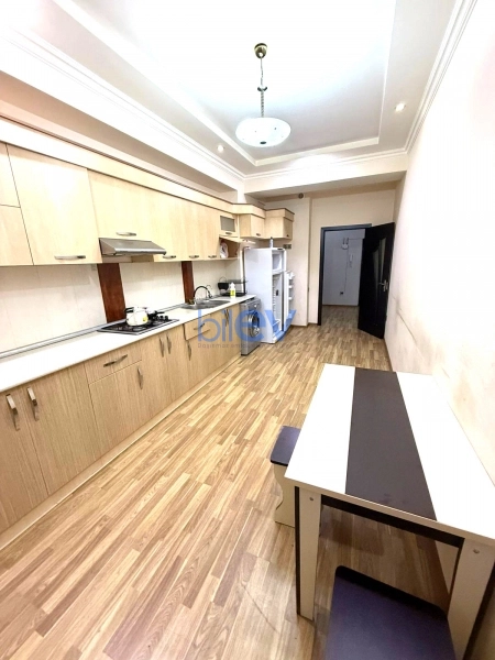 Aylıq Kirayə 2 otaqlı Yeni Tikili bina evi  105m², Bakı