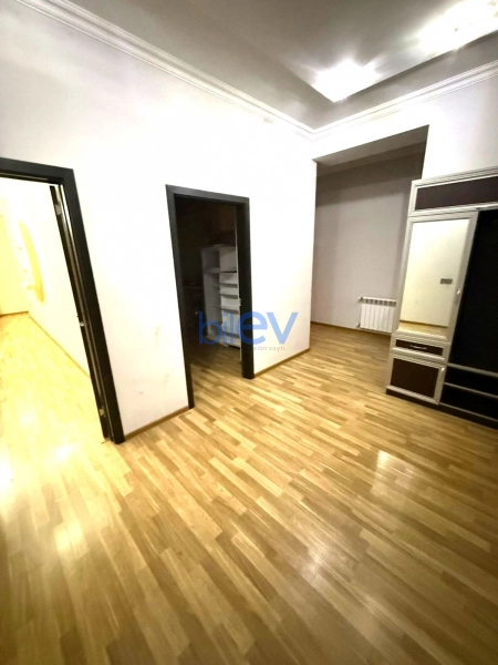 Aylıq Kirayə 2 otaqlı Yeni Tikili bina evi  105m², Bakı