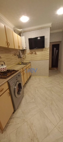 Aylıq Kirayə 2 otaqlı Köhnə Tikili bina evi  90m², Bakı