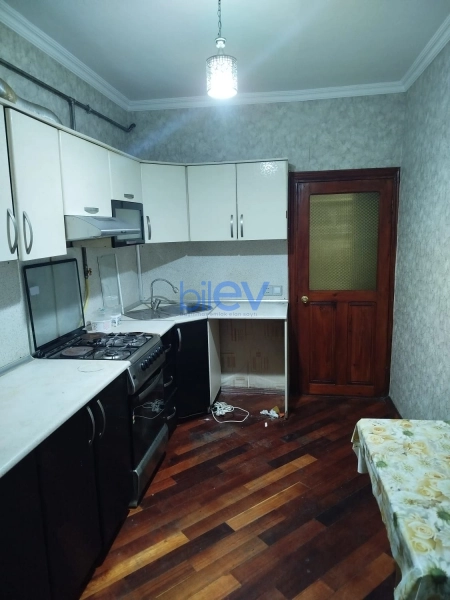 Aylıq Kirayə 3 otaqlı Köhnə Tikili bina evi  85m², Bakı