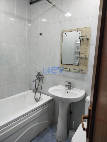 Aylıq Kirayə 3 otaqlı Köhnə Tikili bina evi  85m², Bakı