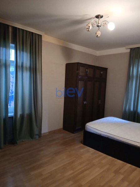 Aylıq Kirayə 3 otaqlı Köhnə Tikili bina evi  70m², Bakı