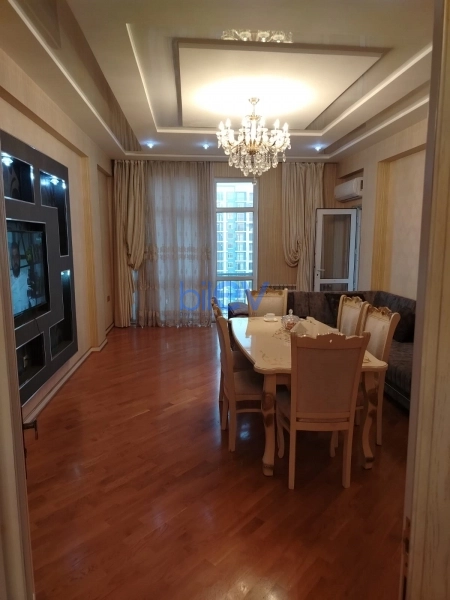 Aylıq Kirayə 3 otaqlı Yeni Tikili bina evi  120m², Bakı