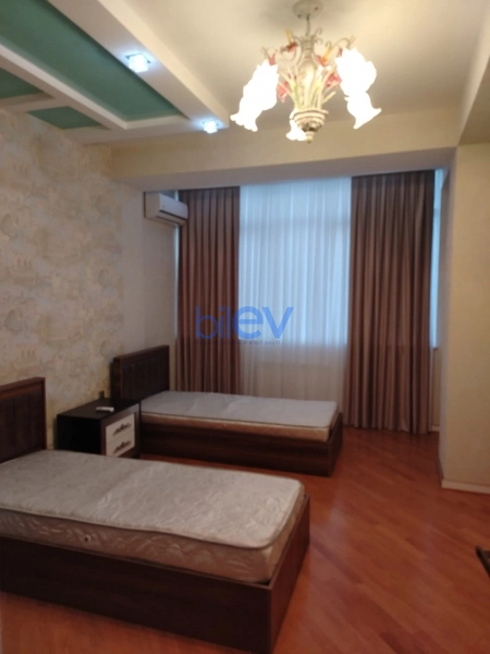Aylıq Kirayə 3 otaqlı Yeni Tikili bina evi  120m², Bakı