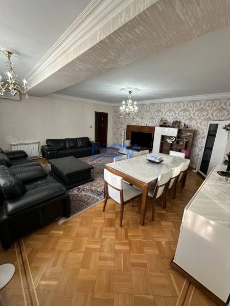 Aylıq Kirayə 3 otaqlı Yeni Tikili bina evi  90m², Bakı
