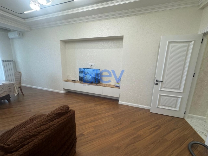 Aylıq Kirayə 3 otaqlı Yeni Tikili bina evi  114m², Bakı