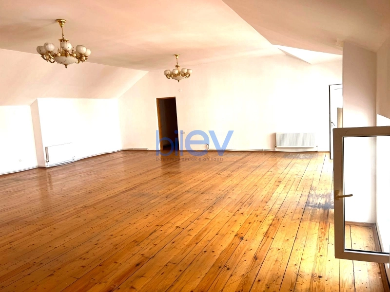 Aylıq Kirayə 8 otaqlı Həyət evi  572m², Bakı