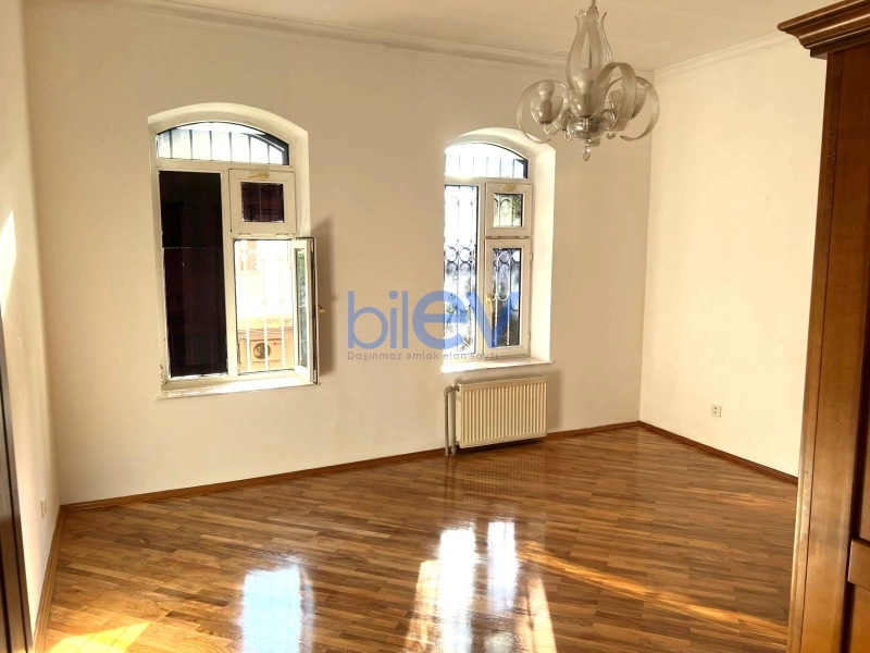 Aylıq Kirayə 8 otaqlı Həyət evi  572m², Bakı