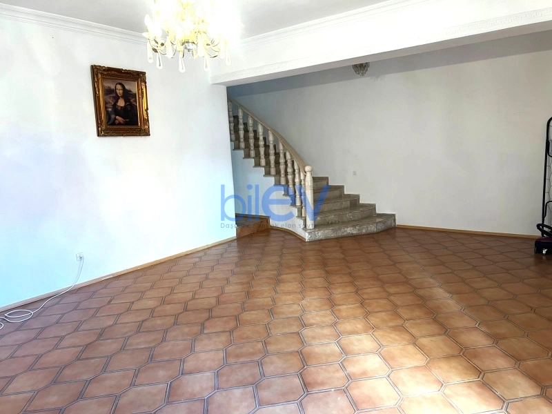 Aylıq Kirayə 8 otaqlı Həyət evi  572m², Bakı