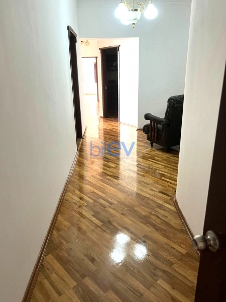 Aylıq Kirayə 8 otaqlı Həyət evi  572m², Bakı