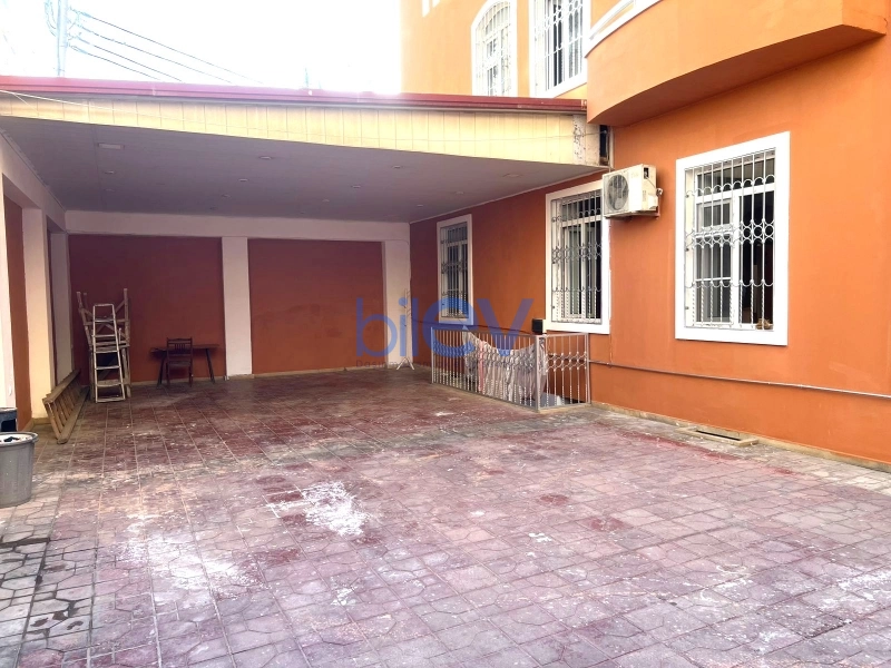Aylıq Kirayə 8 otaqlı Həyət evi  572m², Bakı