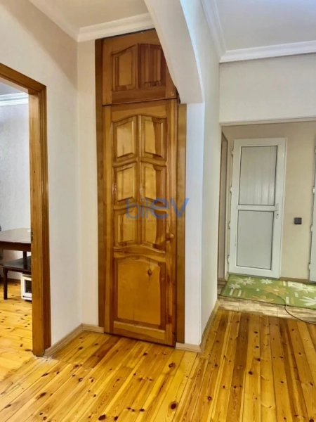 Satış 4 otaqlı Köhnə Tikili bina evi  100m², Bakı