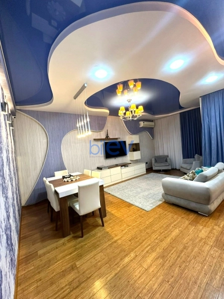 Aylıq Kirayə 3 otaqlı Yeni Tikili bina evi  130m², Bakı