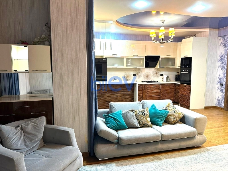 Aylıq Kirayə 3 otaqlı Yeni Tikili bina evi  130m², Bakı