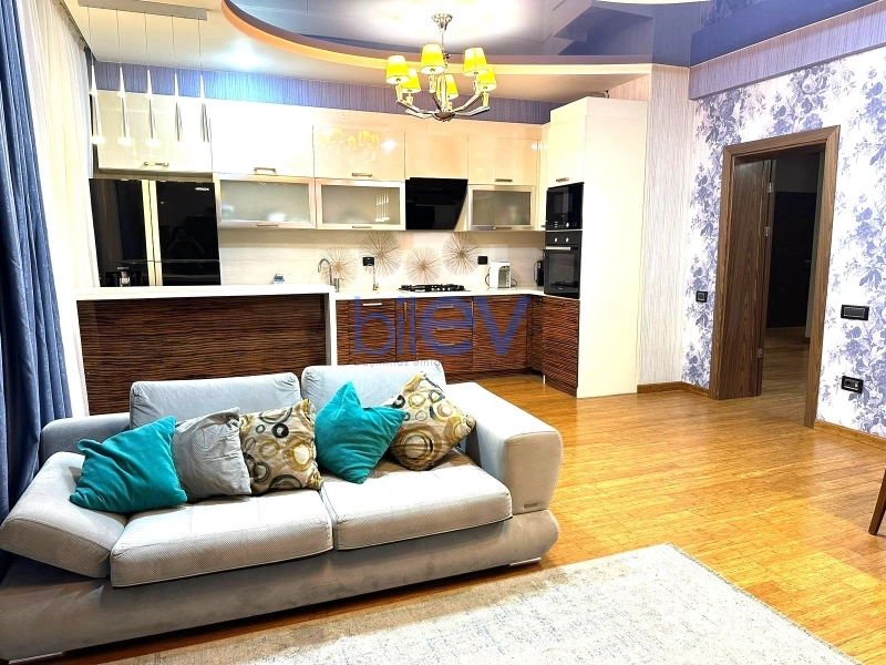 Aylıq Kirayə 3 otaqlı Yeni Tikili bina evi  130m², Bakı