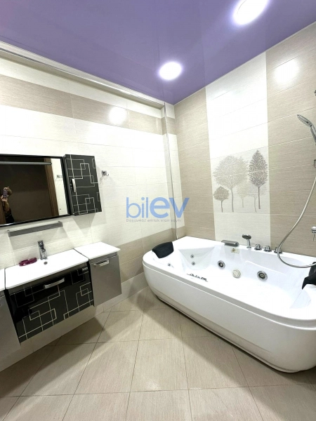 Aylıq Kirayə 3 otaqlı Yeni Tikili bina evi  130m², Bakı