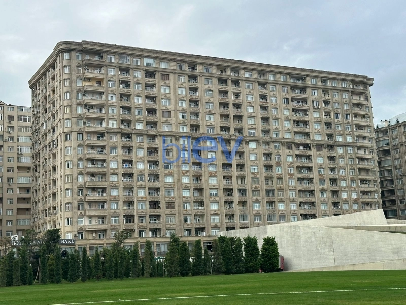 Aylıq Kirayə 3 otaqlı Yeni Tikili bina evi  130m², Bakı