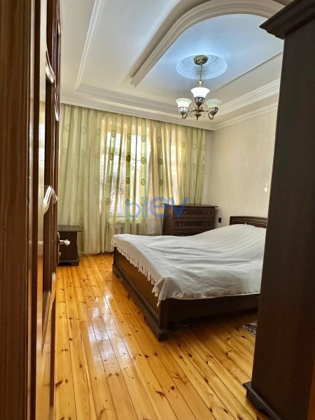 Satış 4 otaqlı Köhnə Tikili bina evi  100m², Bakı