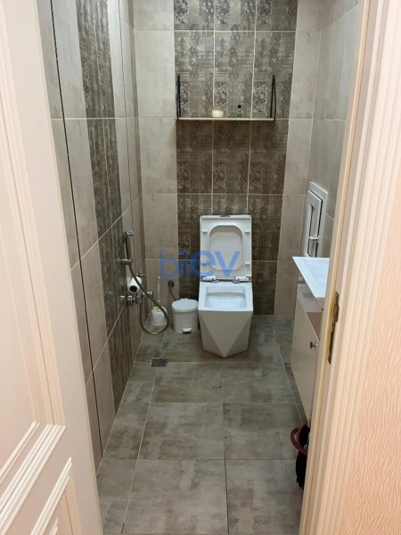 Aylıq Kirayə 3 otaqlı Yeni Tikili bina evi  112m², Bakı