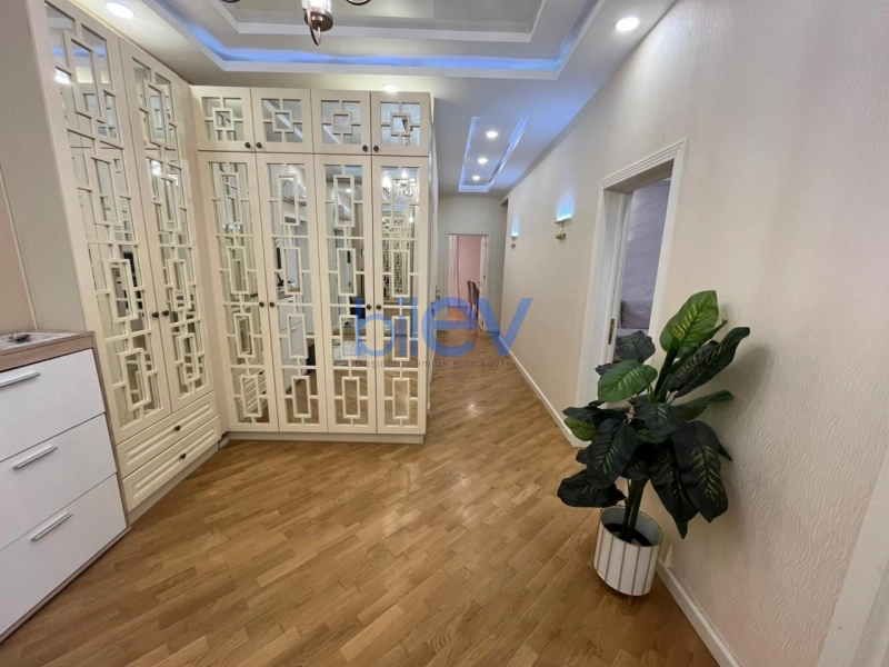 Aylıq Kirayə 3 otaqlı Yeni Tikili bina evi  112m², Bakı
