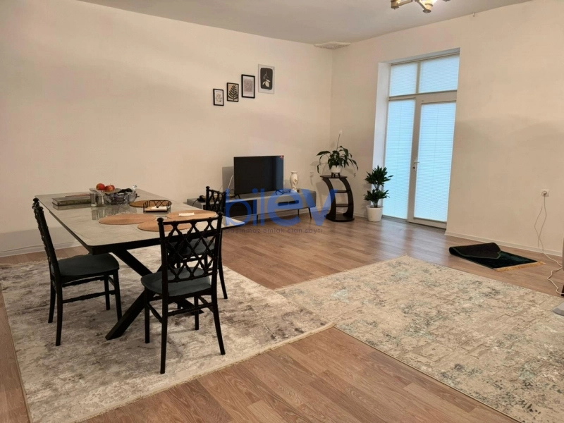 Aylıq Kirayə 3 otaqlı Köhnə Tikili bina evi  105m², Bakı