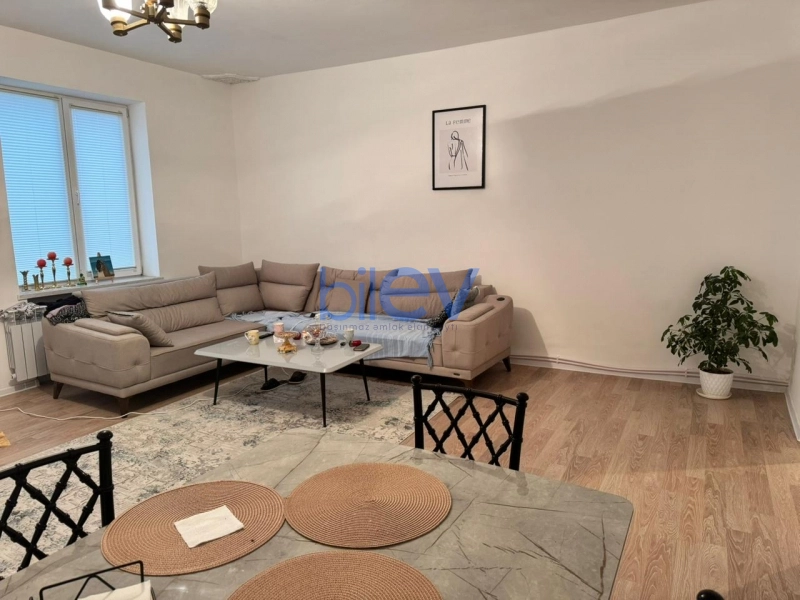 Aylıq Kirayə 3 otaqlı Köhnə Tikili bina evi  105m², Bakı