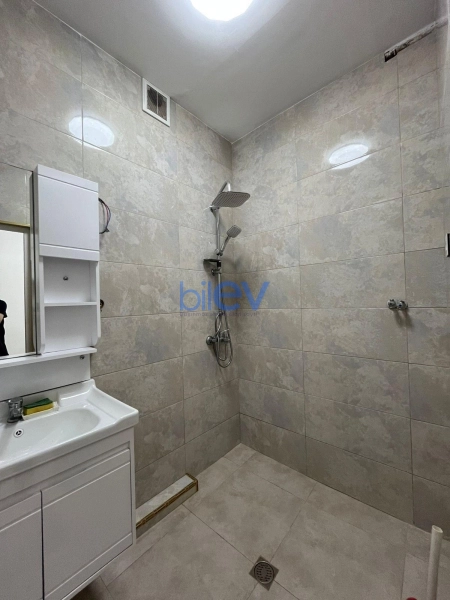 Aylıq Kirayə 3 otaqlı Köhnə Tikili bina evi  105m², Bakı