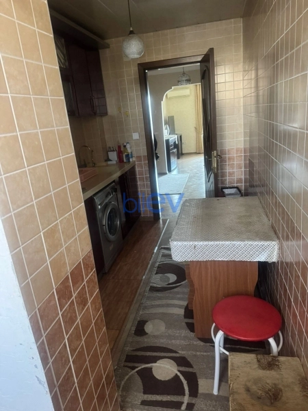 Aylıq Kirayə 3 otaqlı Köhnə Tikili bina evi  70m², Bakı